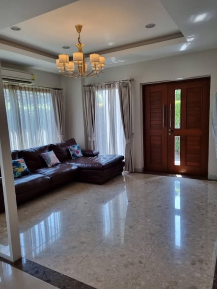 Detached House For Rent