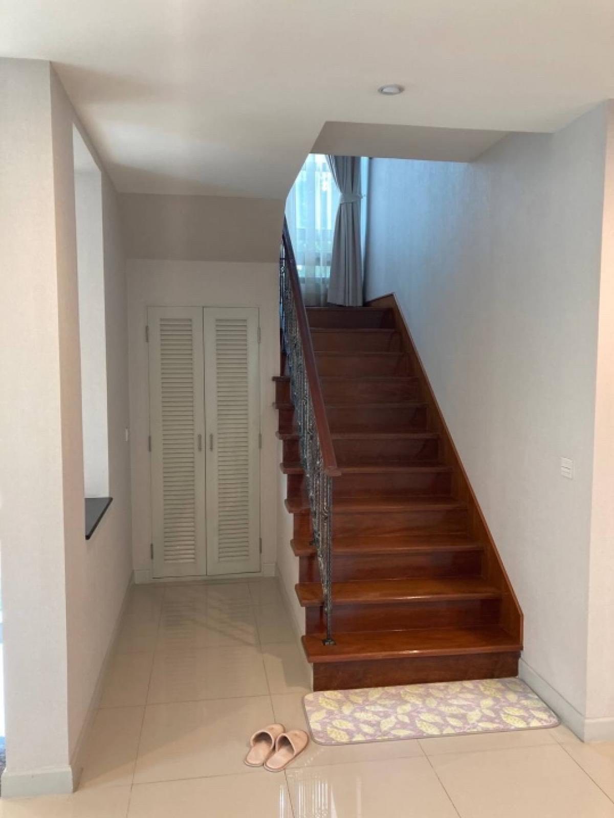 Detached House For Rent