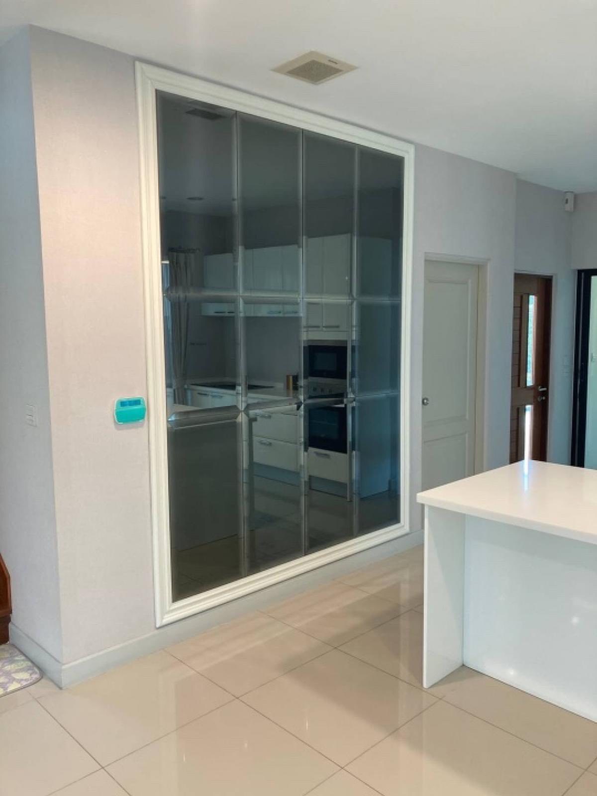 Detached House For Rent