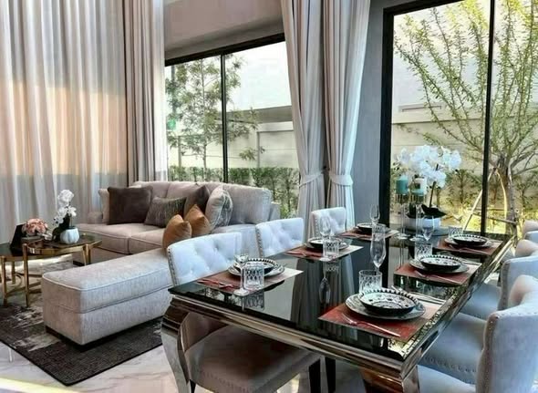 Detached House For Rent