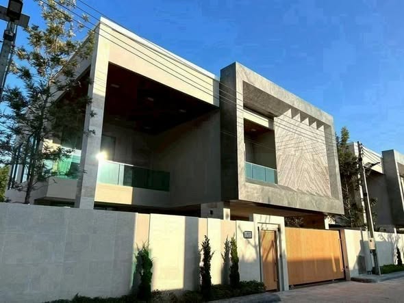 Detached House For Rent