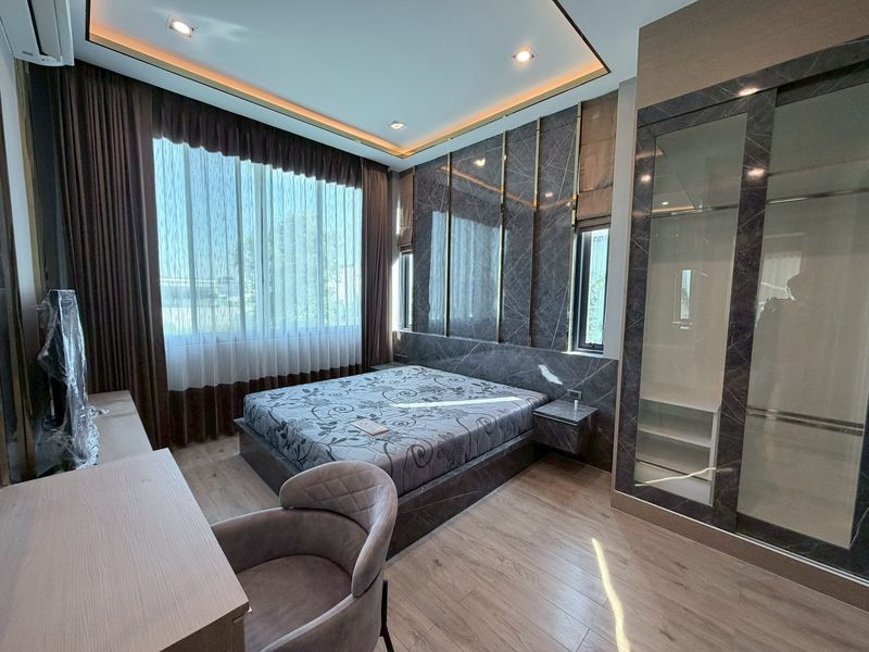 Detached House For Rent