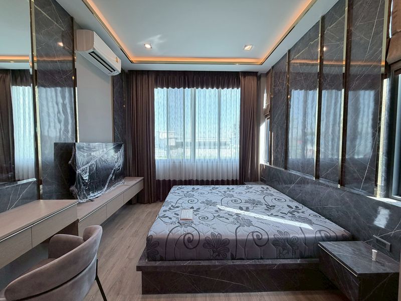 Detached House For Rent