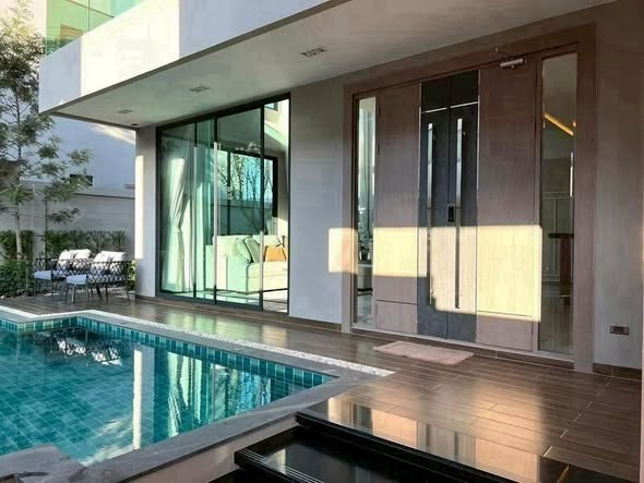 Detached House For Rent