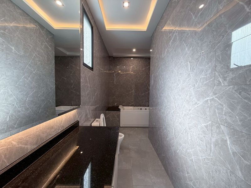 Detached House For Rent