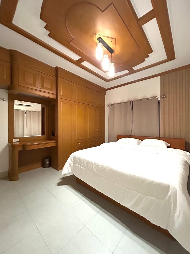 Detached House For Rent