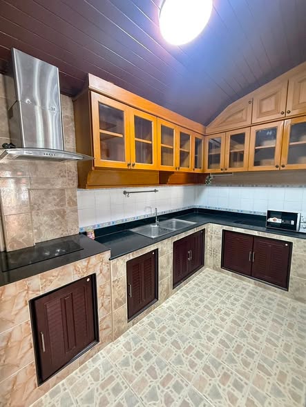 Detached House For Rent