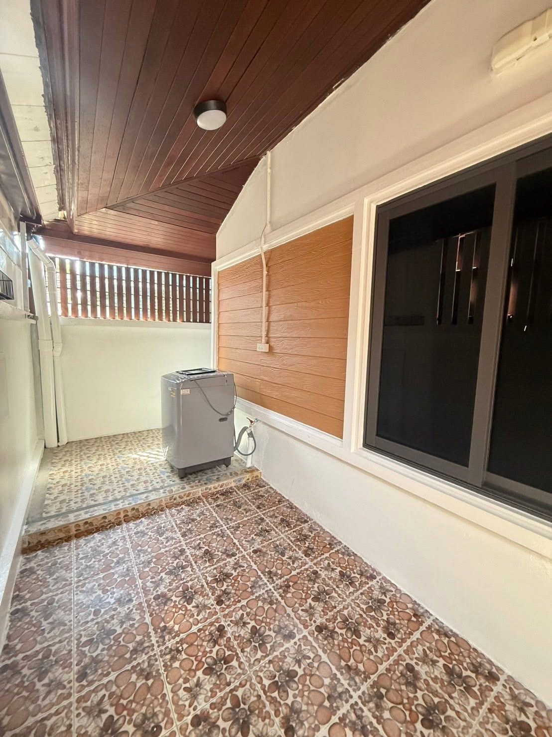 Detached House For Rent