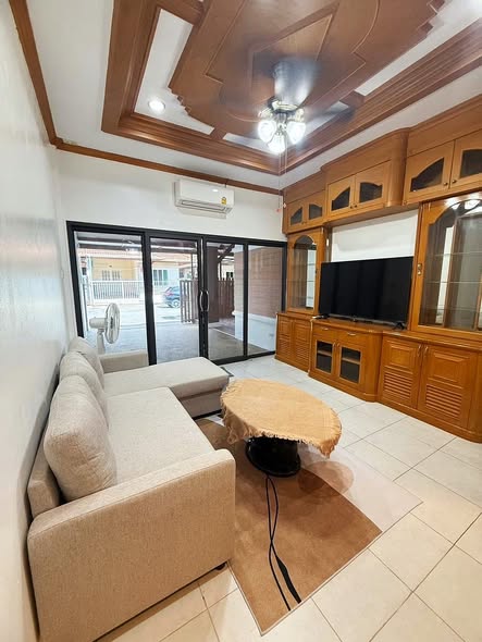 Detached House For Rent