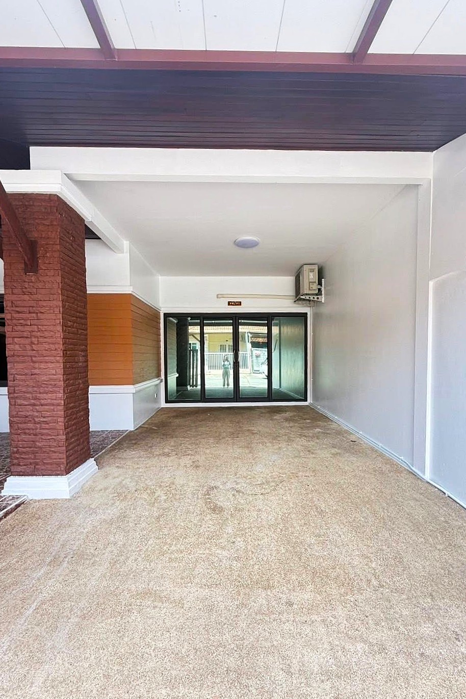 Detached House For Rent