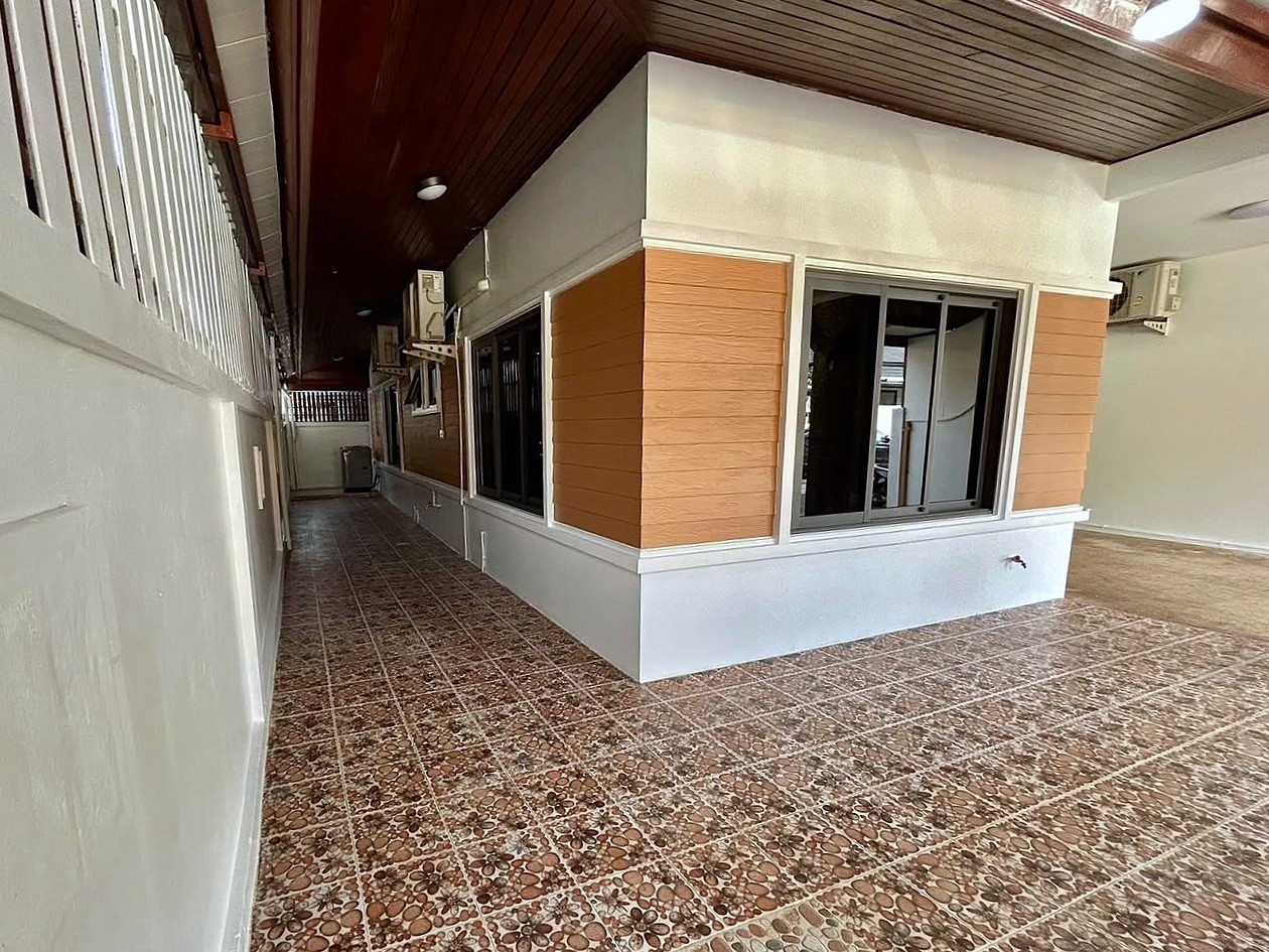 Detached House For Rent