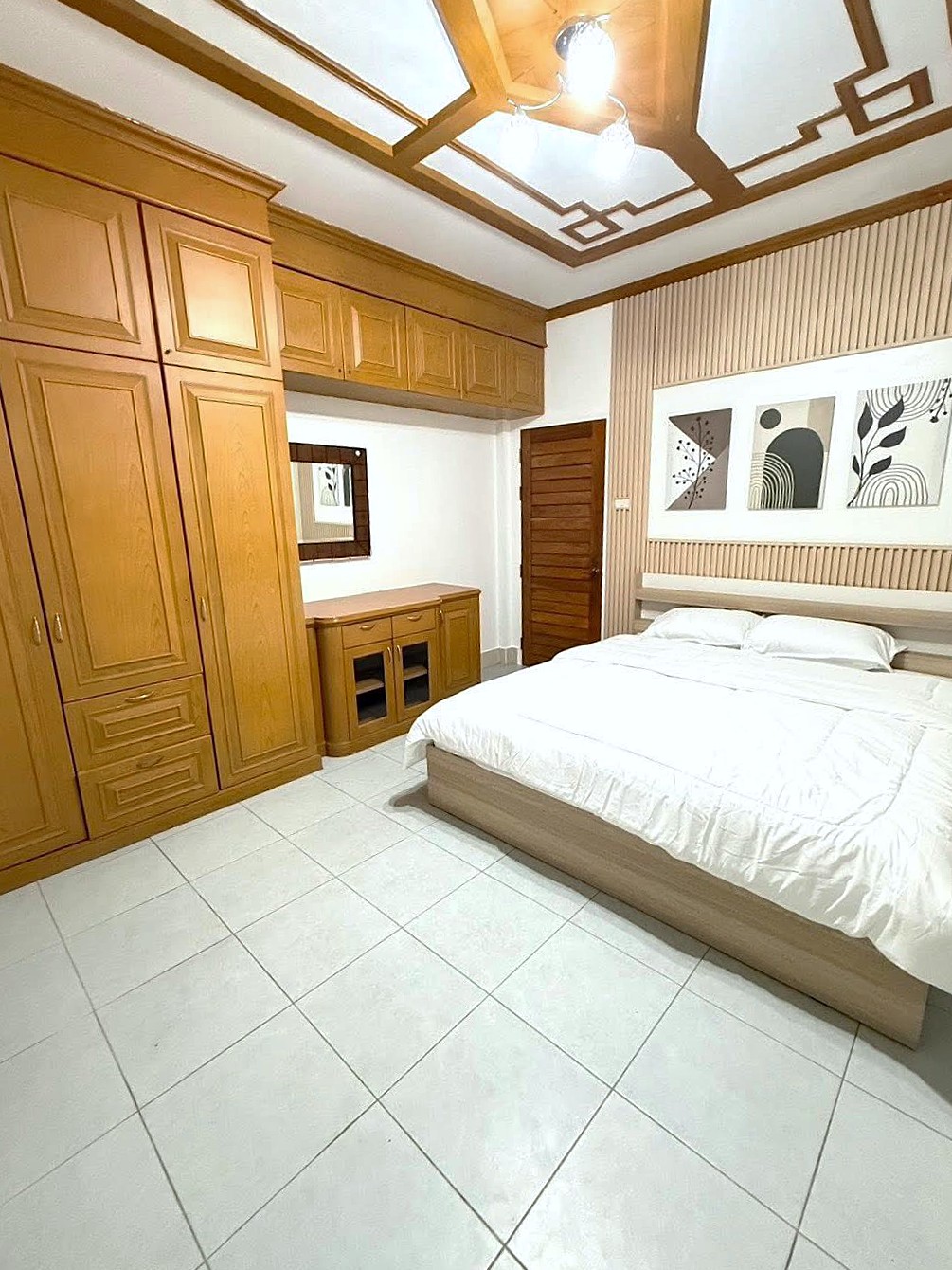 Detached House For Rent