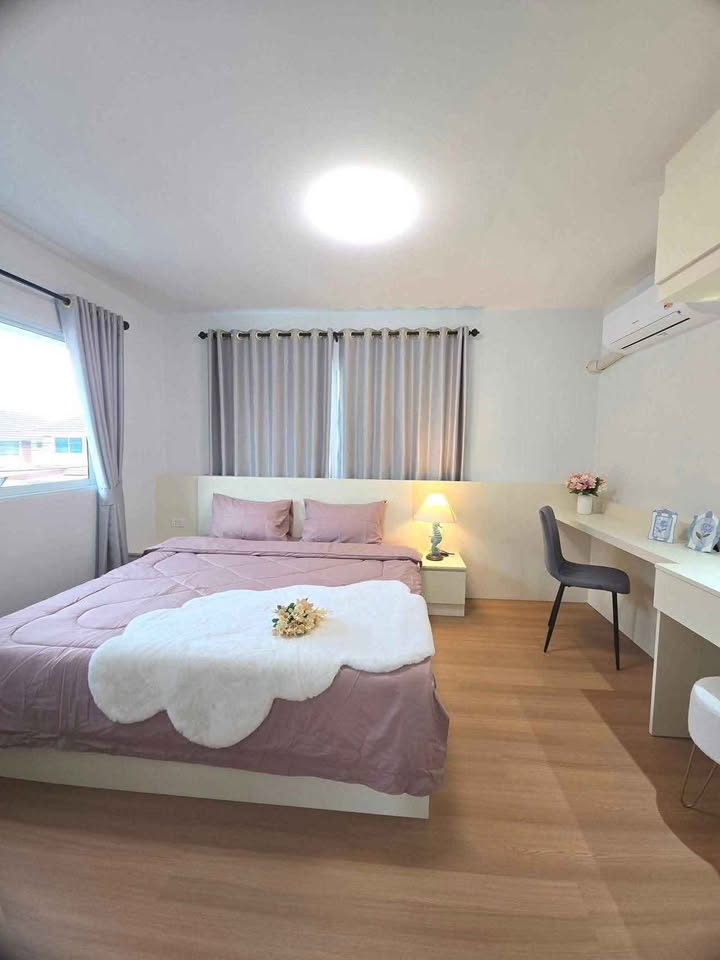 Detached House For Sale