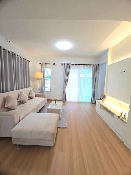 Detached House For Sale