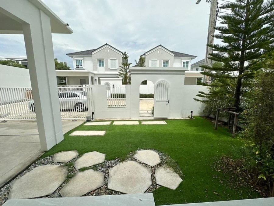 Detached House For Rent