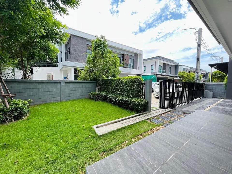 Detached House For Sale