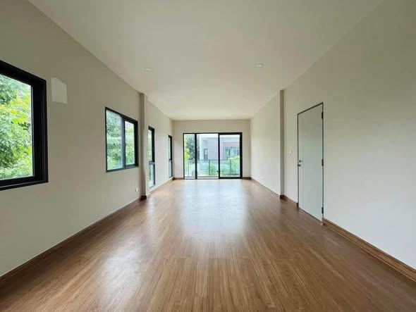 Detached House For Sale