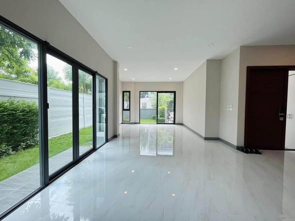 Detached House For Sale