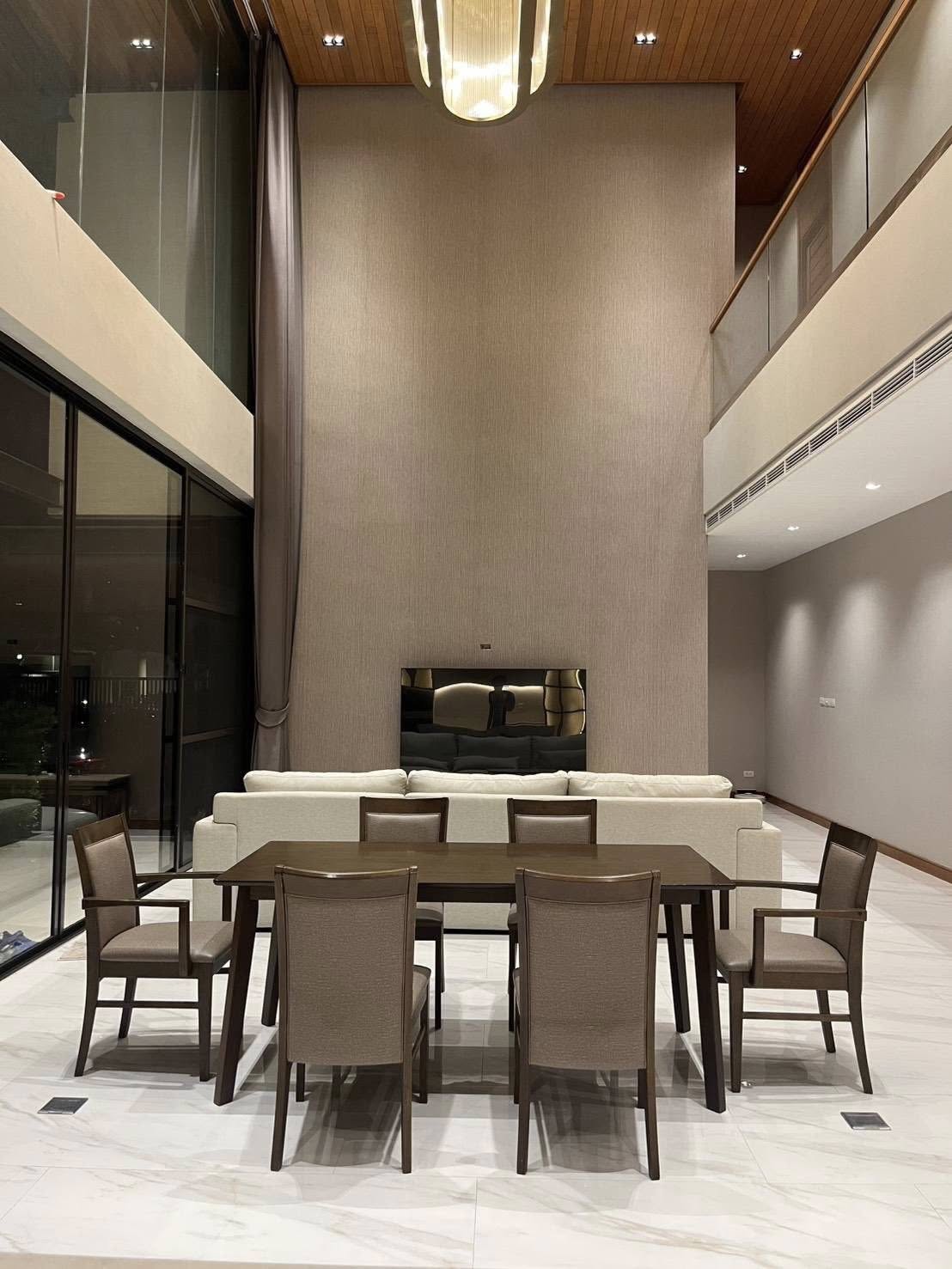 Detached House For Rent