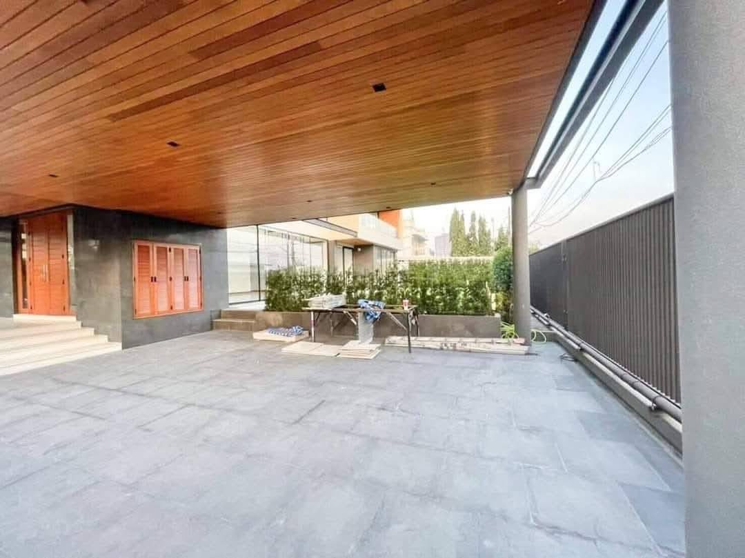 Detached House For Rent