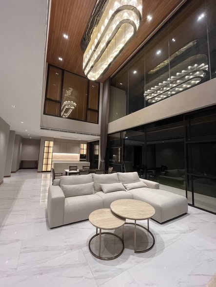 Detached House For Rent