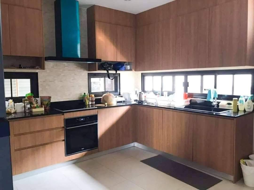 Detached House For Rent