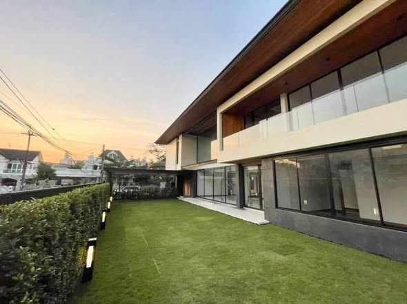 Detached House For Rent