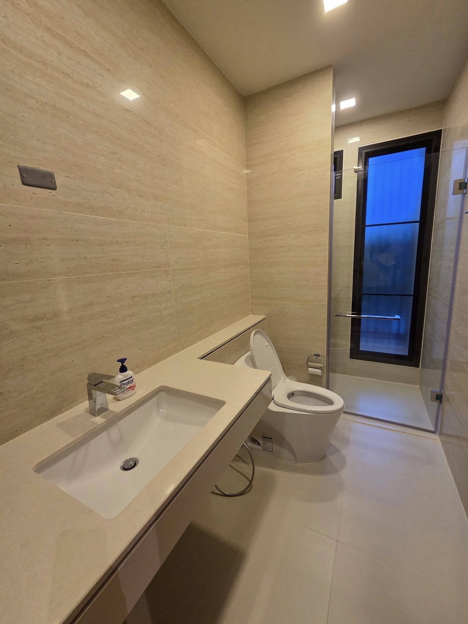 Detached House For Rent