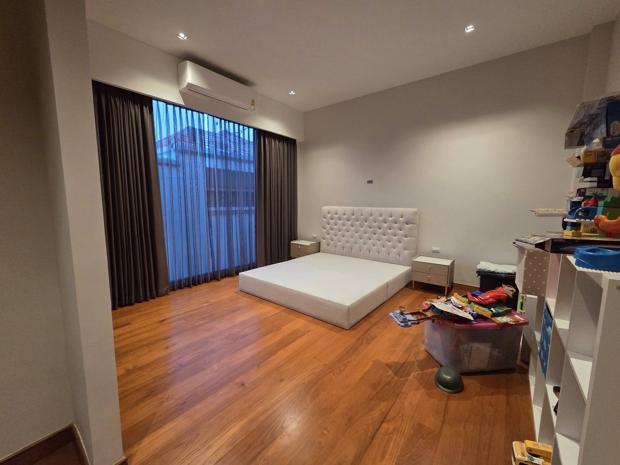 Detached House For Rent