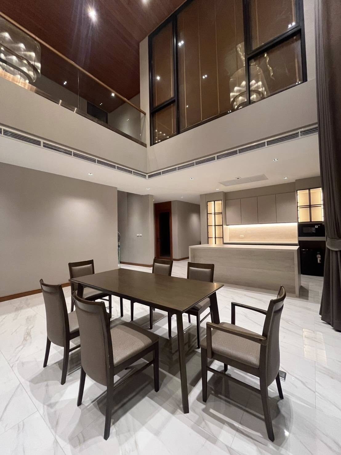 Detached House For Rent