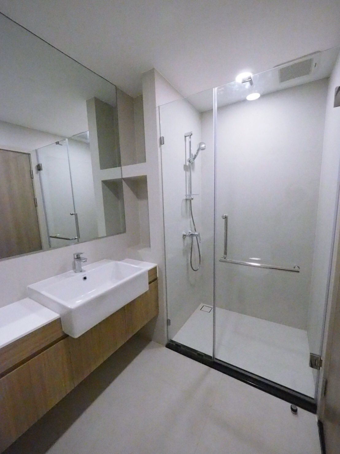 One Bedroom Condo For Rent