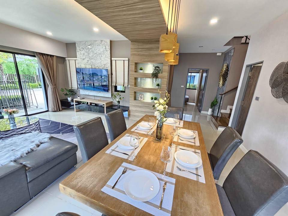Detached House For Rent