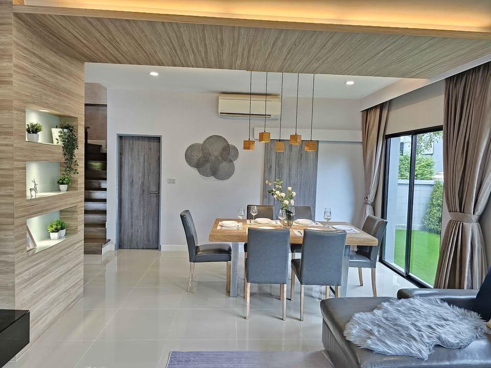 Detached House For Rent