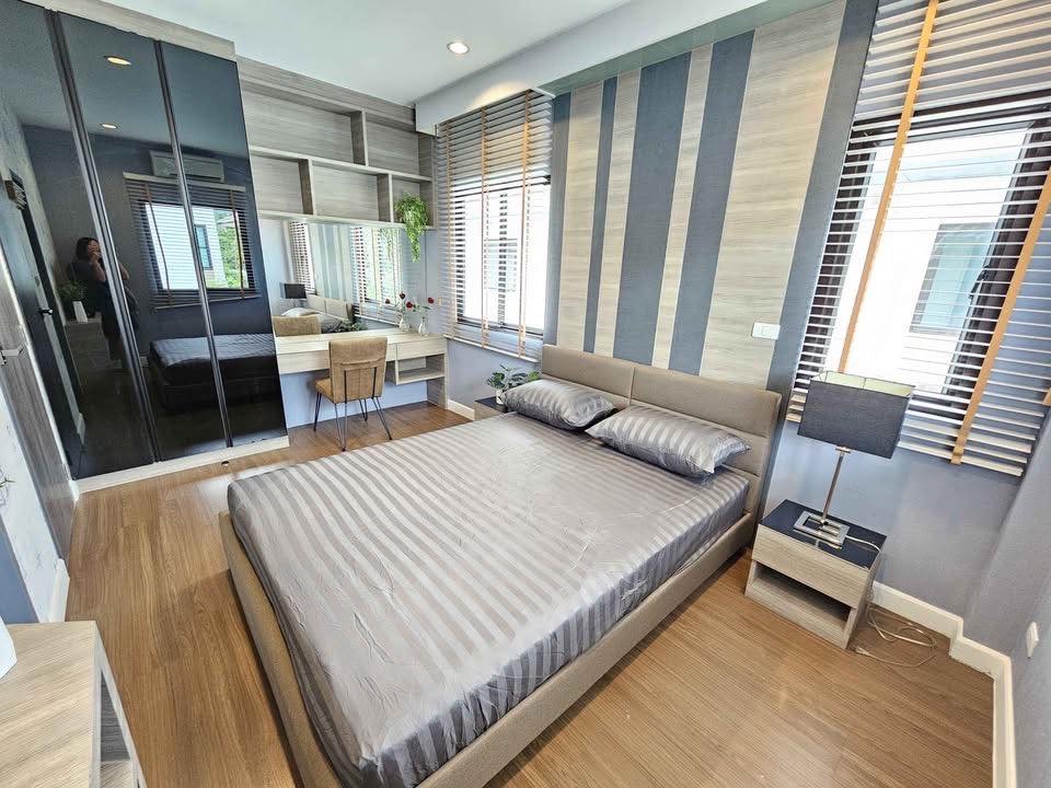 Detached House For Rent