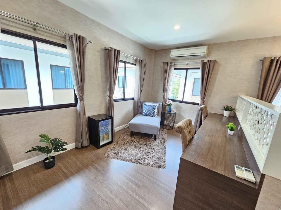 Detached House For Rent