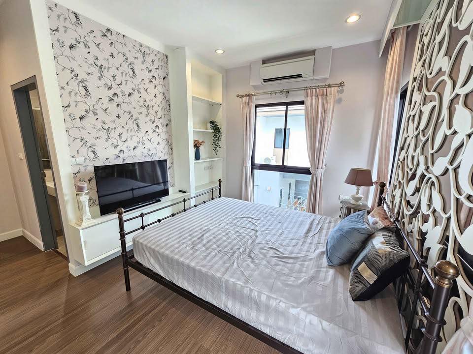 Detached House For Rent