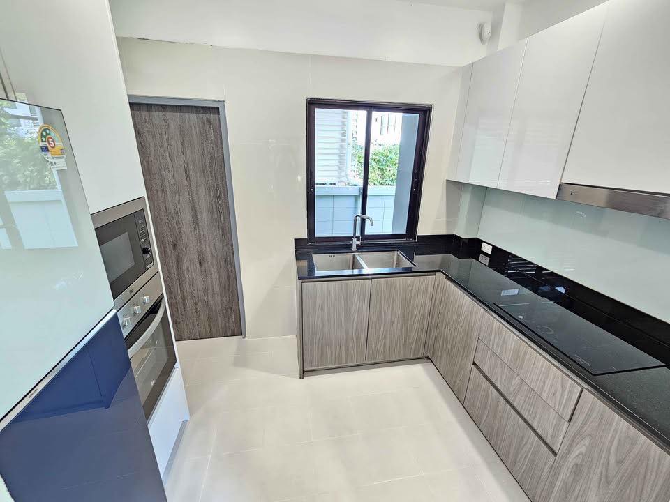 Detached House For Rent
