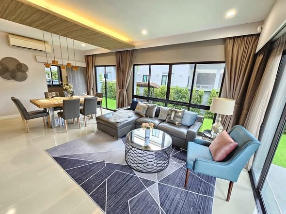 Detached House For Rent