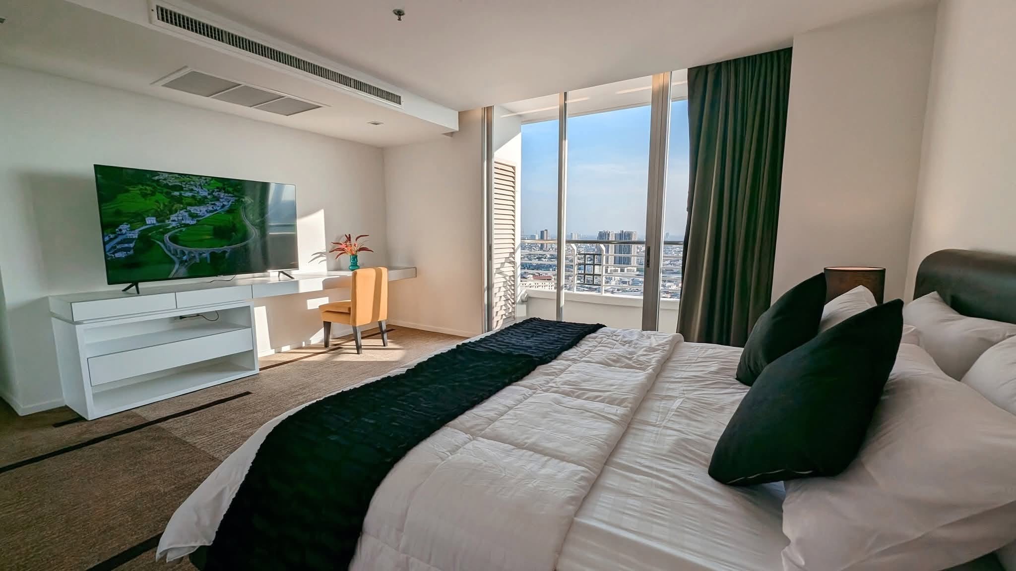Three Bedroom Condo For Rent