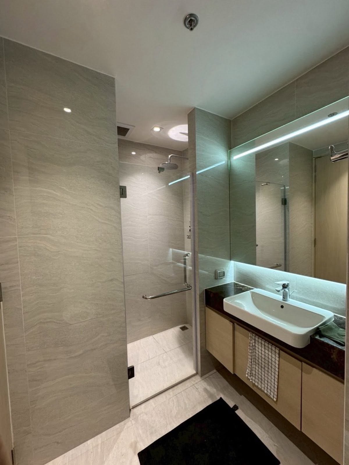 Duplex Three Bedroom Condo For Rent
