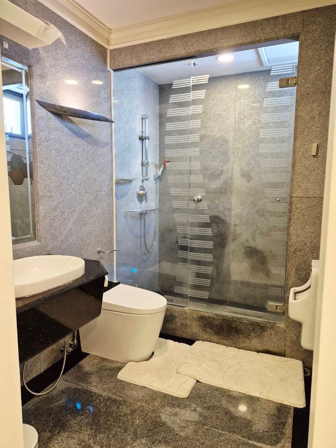 Three Bedroom Condo For Rent