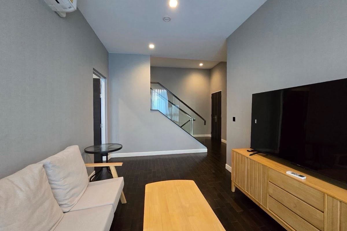 Detached House For Rent
