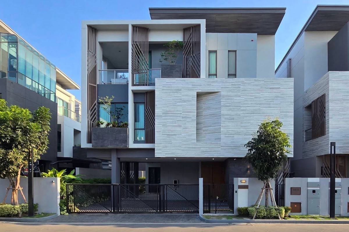 Detached House For Rent