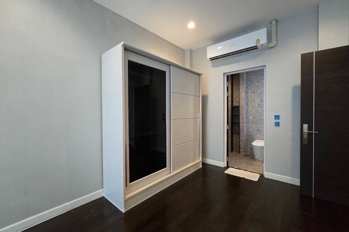 Detached House For Rent