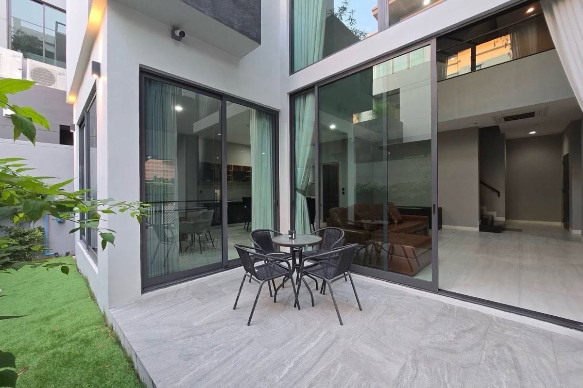 Detached House For Rent