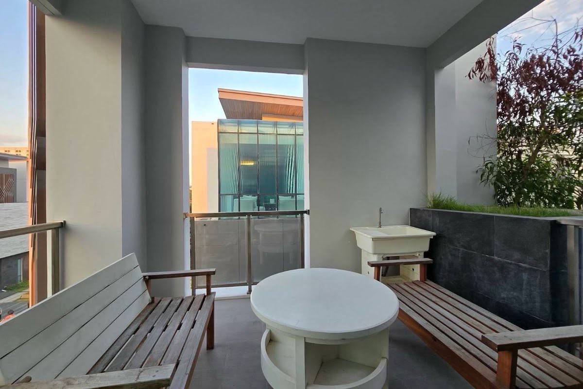 Detached House For Rent