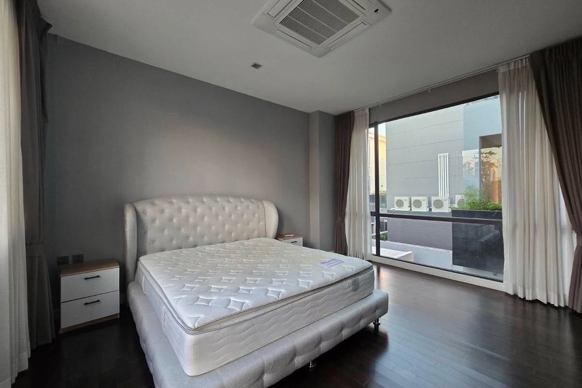 Detached House For Rent