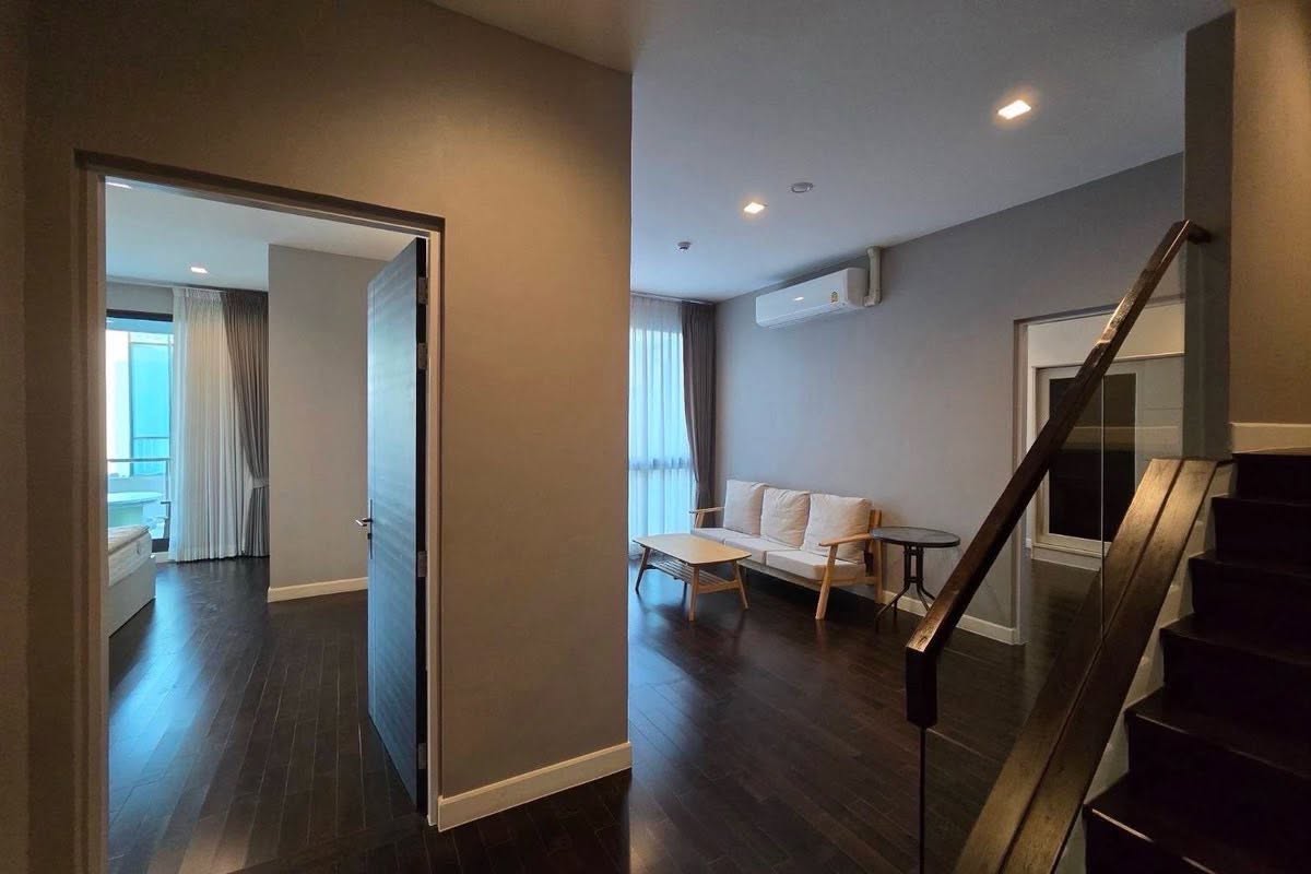 Detached House For Rent