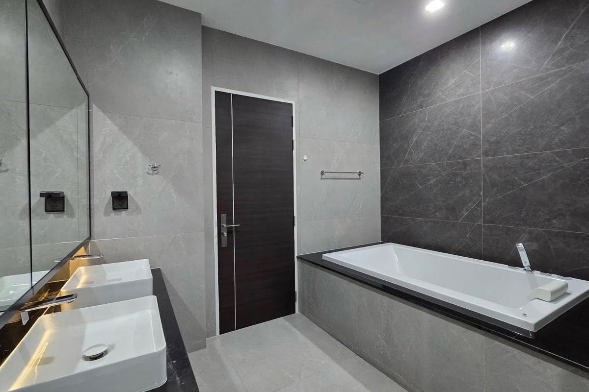 Detached House For Rent