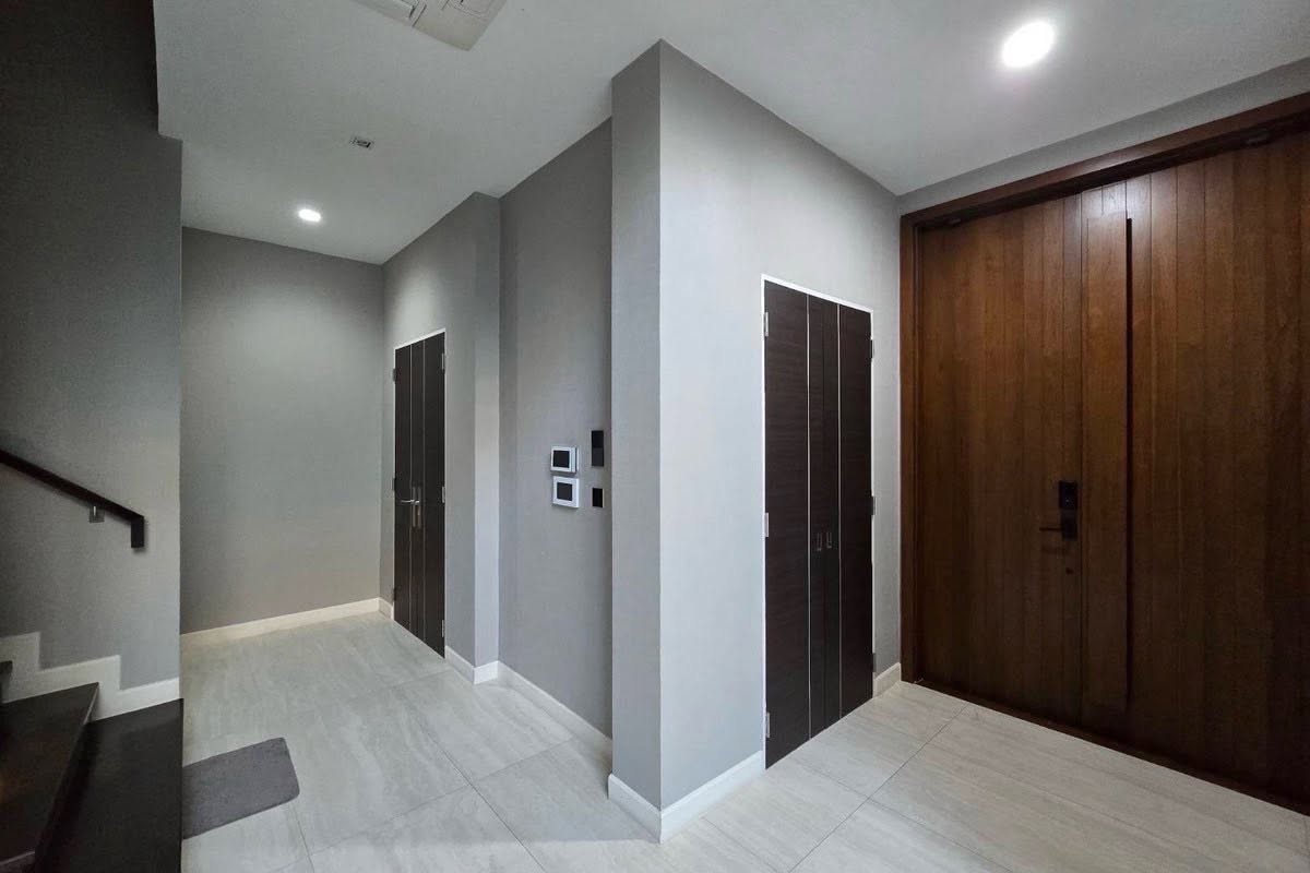 Detached House For Rent